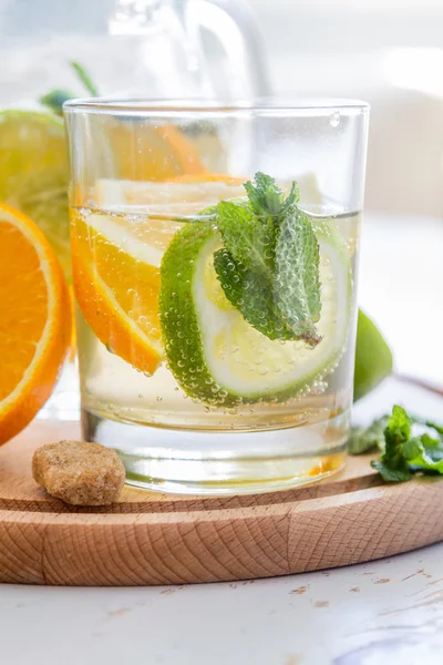 Frische Limonade im Glas — Stockfoto