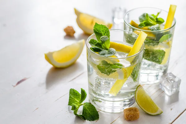 Ingwer-Limonade und Zutaten — Stockfoto