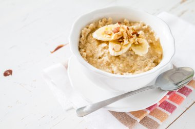 Muz ve bal ile sonbahar yulaf ezmesi