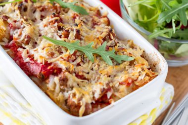 Lazanya beyaz formunda