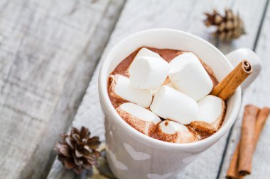 Şekerlemeli sıcak çikolata.