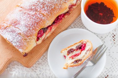 Yaban mersini ile tatlı kek