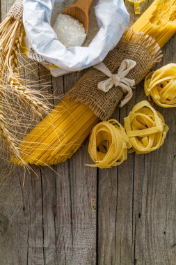 Pişmemiş makarna ve buğday