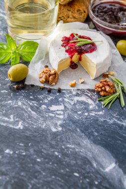 Meze - peynir, baget, jambon