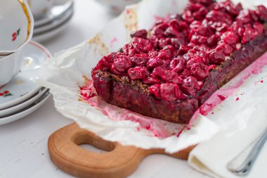 peynirli kek kiraz tepesi ile