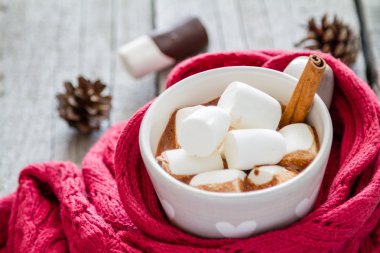 Şekerlemeli sıcak çikolata.