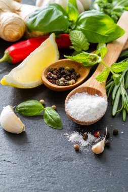 aromatik otlar ve baharatlar