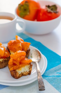 Tartlets Trabzon hurması ve süzme peynir ile