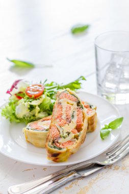 Strudel pasta somon ve ıspanak ile