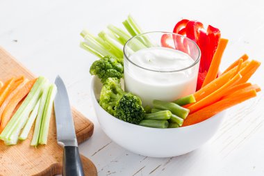 Kase sebze ve yoğurt sos ile