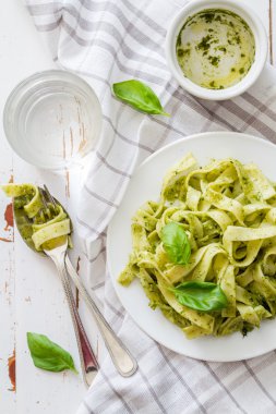 Pesto soslu Tagliatelle makarnası.