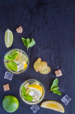 Zencefilli limonata ve malzemeler