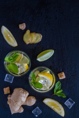 Zencefilli limonata ve malzemeler