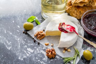 Meze - peynir, baget, jambon