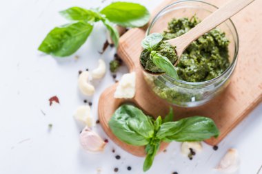 Fesleğen, fındık, taş havaneli biber