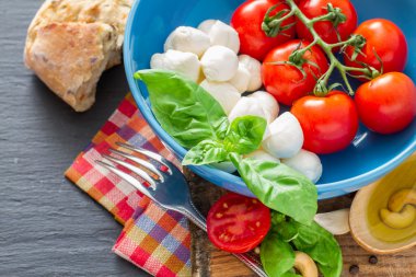 Caprese salatası malzemeler