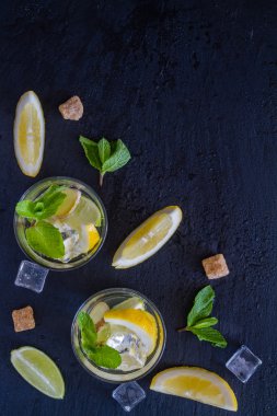 Zencefilli limonata ve malzemeler