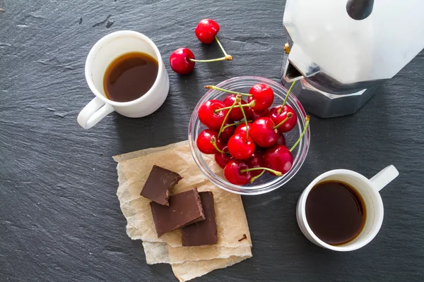 Petit déjeuner - café, chocolat, cerises — Photo