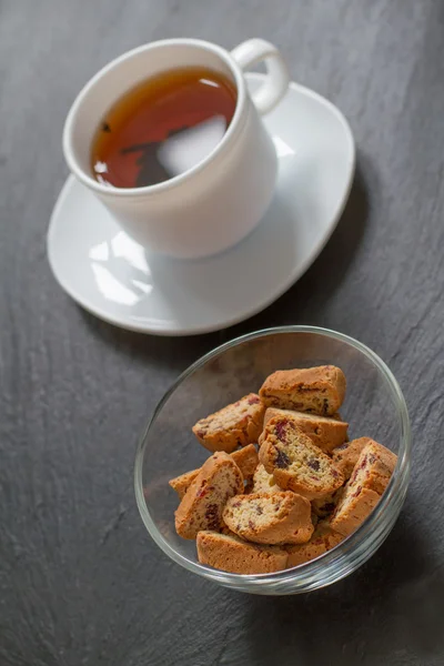 Black tea with italian cookies — Stock Photo, Image