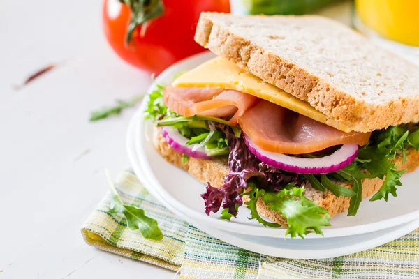 Sándwich de jamón y queso — Foto de Stock