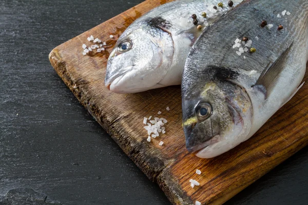 Raw fish and ingredients — Stock Photo, Image