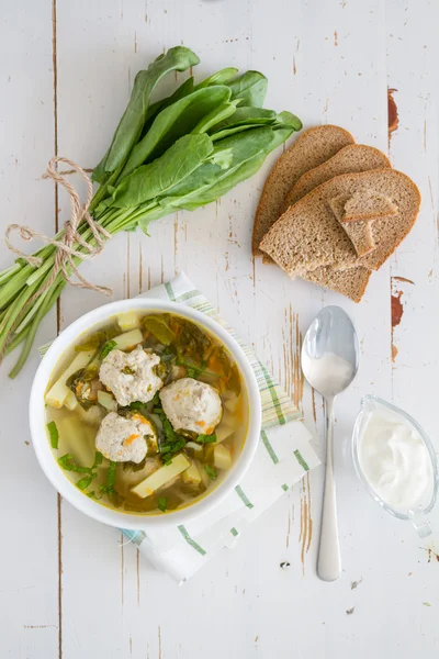 Sopa de acedera con bolas de carne —  Fotos de Stock