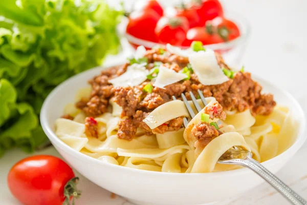 Spaghetti bolognese med ost — Stockfoto