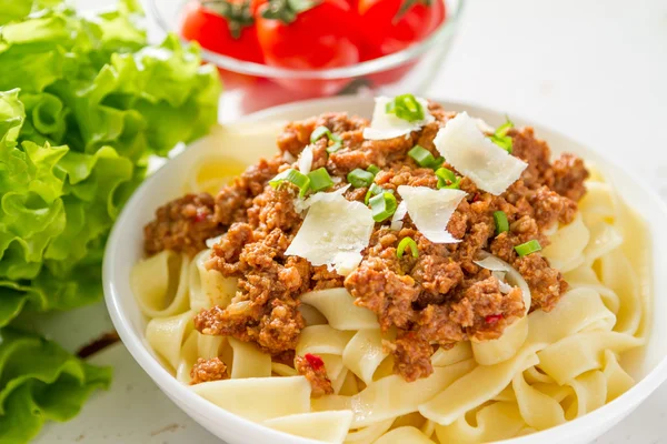 Spaghetti bolognese med ost — Stockfoto