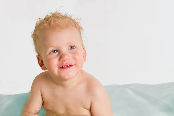 Pequeno bebê em banho — Fotografia de Stock