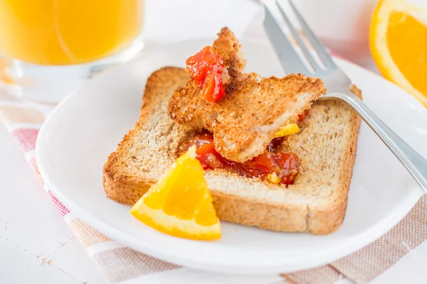 Påsk frukost - butterfly formade toast — Stockfoto