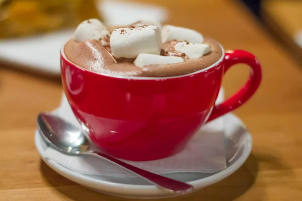 Chocolate quente com marshmallows — Fotografia de Stock