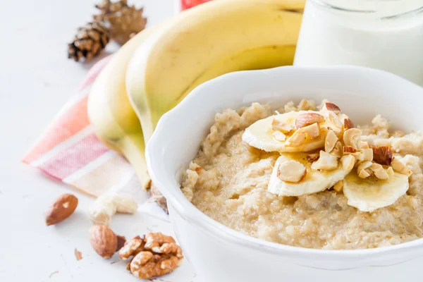 Harina de avena de otoño con plátano y miel —  Fotos de Stock