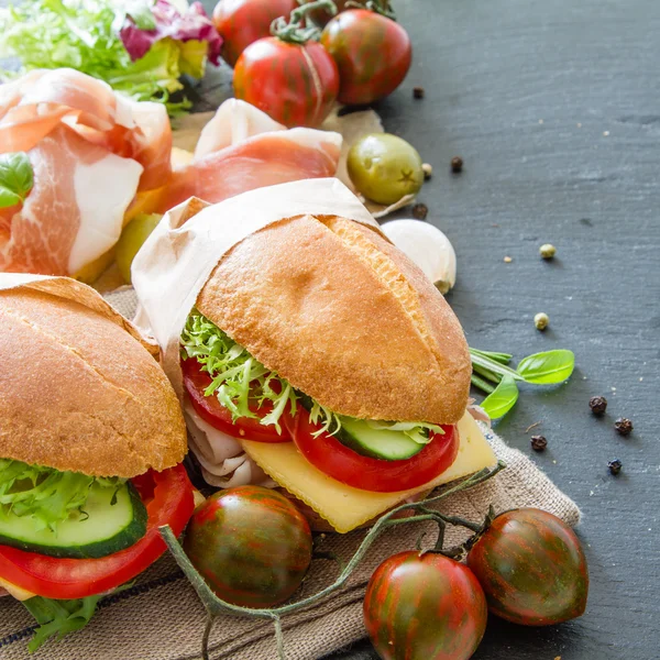 Smörgås och färska Sandwich ingredienser — Stockfoto