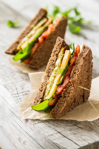 Sandwich vegetariano con hamburguesa de calabacín — Foto de Stock