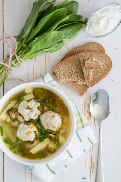 Sopa de acedera con bolas de carne — Foto de Stock