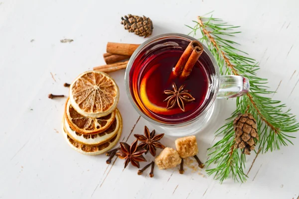 Mulled wine and ingredients — Stock Photo, Image