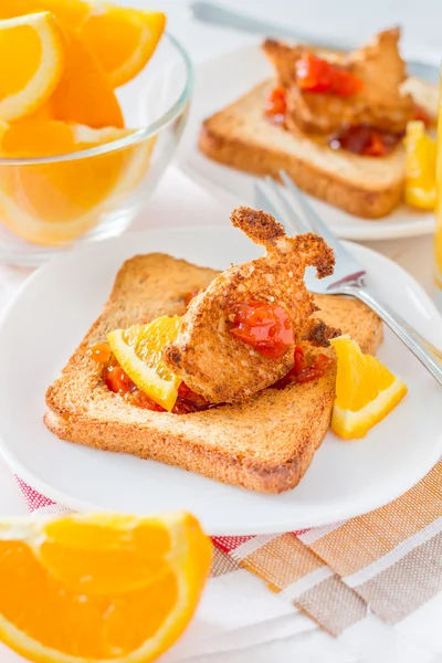 Påsk frukost - toast med sylt — Stockfoto