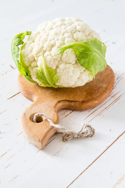 Cauliflower on wood board — Stock Photo, Image