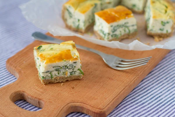 リコッタ チーズとほうれん草のキッシュ パイの作品 — ストック写真