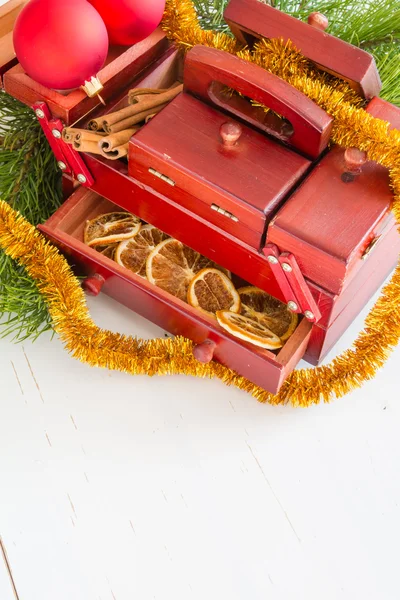 Czerwone pudełko na Boże Narodzenie — Zdjęcie stockowe