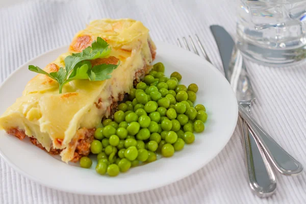 Pasteles de pastores con guisantes verdes —  Fotos de Stock