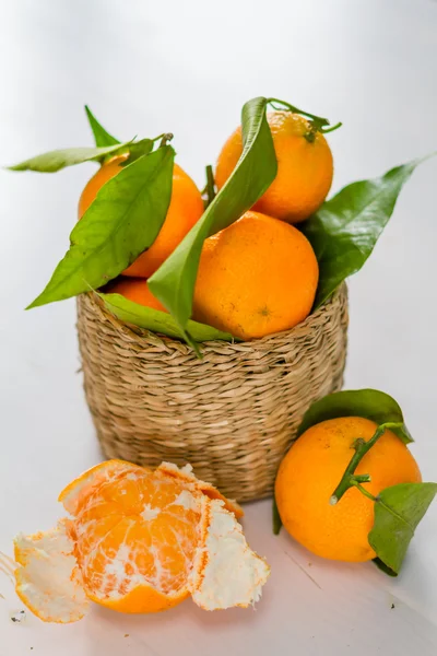 Sweet Mandarins in basket — Stock Photo, Image