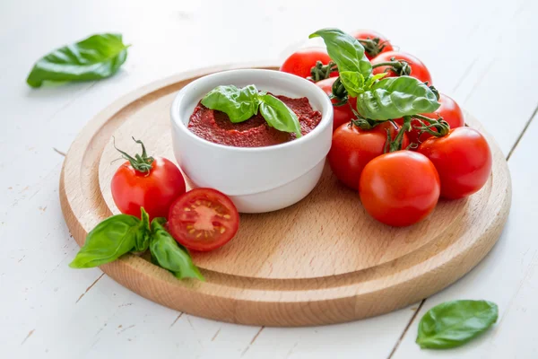 Tomato sauce ingredients