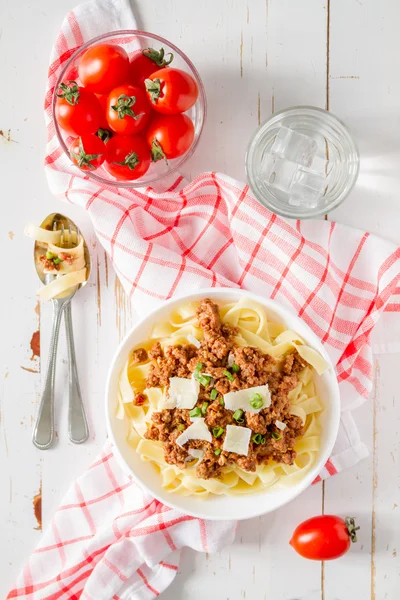 Spaghetti bolognese med ost — Stockfoto