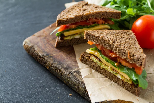 Sanduíche vegetariano com hambúrguer de abobrinha — Fotografia de Stock