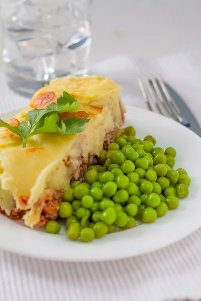 Shepherds pie with green peas — Stock Photo, Image