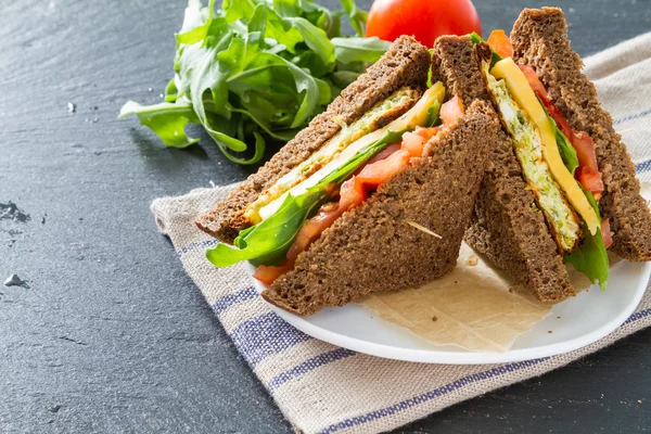 Vegetarisk smörgås med zucchini burger — Stockfoto