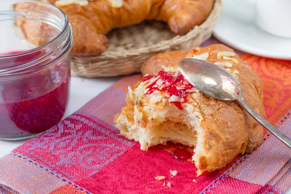 Breakfast - croissant, coffee, milk — Stock Photo, Image