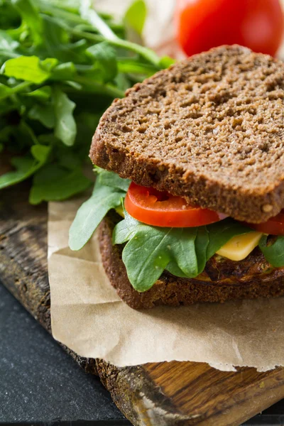 Vegetarisk smörgås med zucchini burger — Stockfoto