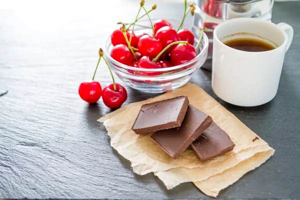 Coffee with chocolate and cherries — Stock Photo, Image